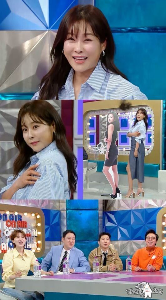 예능 프로그램 세트장에서 줄무늬 셔츠를 입은 여성 출연자가 다양한 포즈를 취하고 있고, 한 장면에는 그녀의 전신 사진 패널과 함께 서 있다. 하단에는 네 명의 MC들이 테이블에 앉아 밝게 웃고 있는 모습이 보인다.