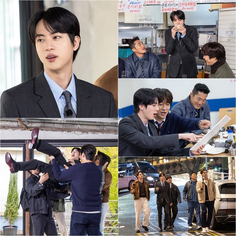 정장을 입은 남성이 다양한 상황에서 여러 명의 사람들과 함께 있는 모습이 담긴 콜라주 사진. 한 장면에서는 그가 음식을 먹고 있고, 다른 장면에서는 사람들이 그를 들어올리고 있다. 또 다른 컷에는 밤길을 걷는 그룹의 뒷모습도 보인다.