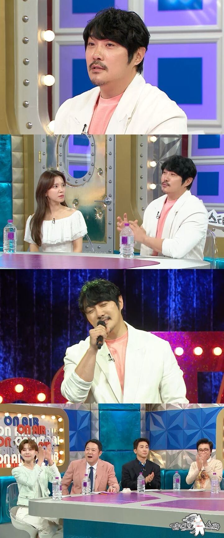 토크쇼 세트장에서 여러 명의 출연자들이 토론하고, 한 남성이 마이크를 들고 노래하는 장면과 박수치는 패널들의 모습이 담긴 이미지