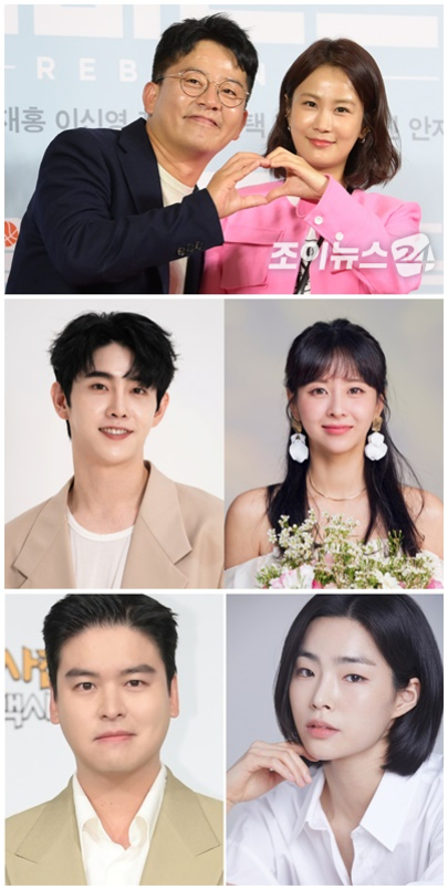 세 쌍의 남녀 인물 사진이 각각 상단, 중간, 하단에 배열되어 있다. 맨 위에는 두 사람이 나란히 서서 손으로 하트를 만들고 있고, 가운데와 아래는 각기 다른 남성과 여성 한 명씩 정면을 바라보고 있는 모습이다.